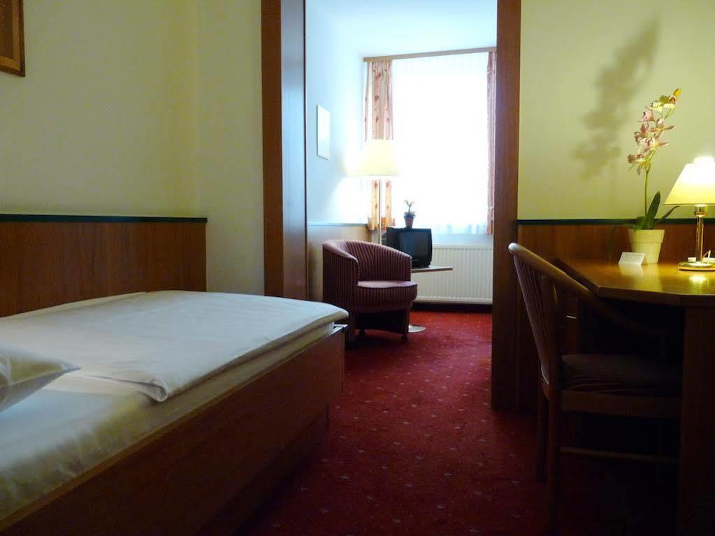 Parkhotel Zur Klause バート・ハル エクステリア 写真